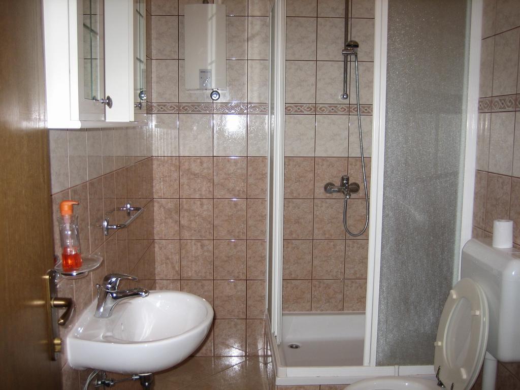 Apartments Nino سيغيت فغانييتْسا الغرفة الصورة